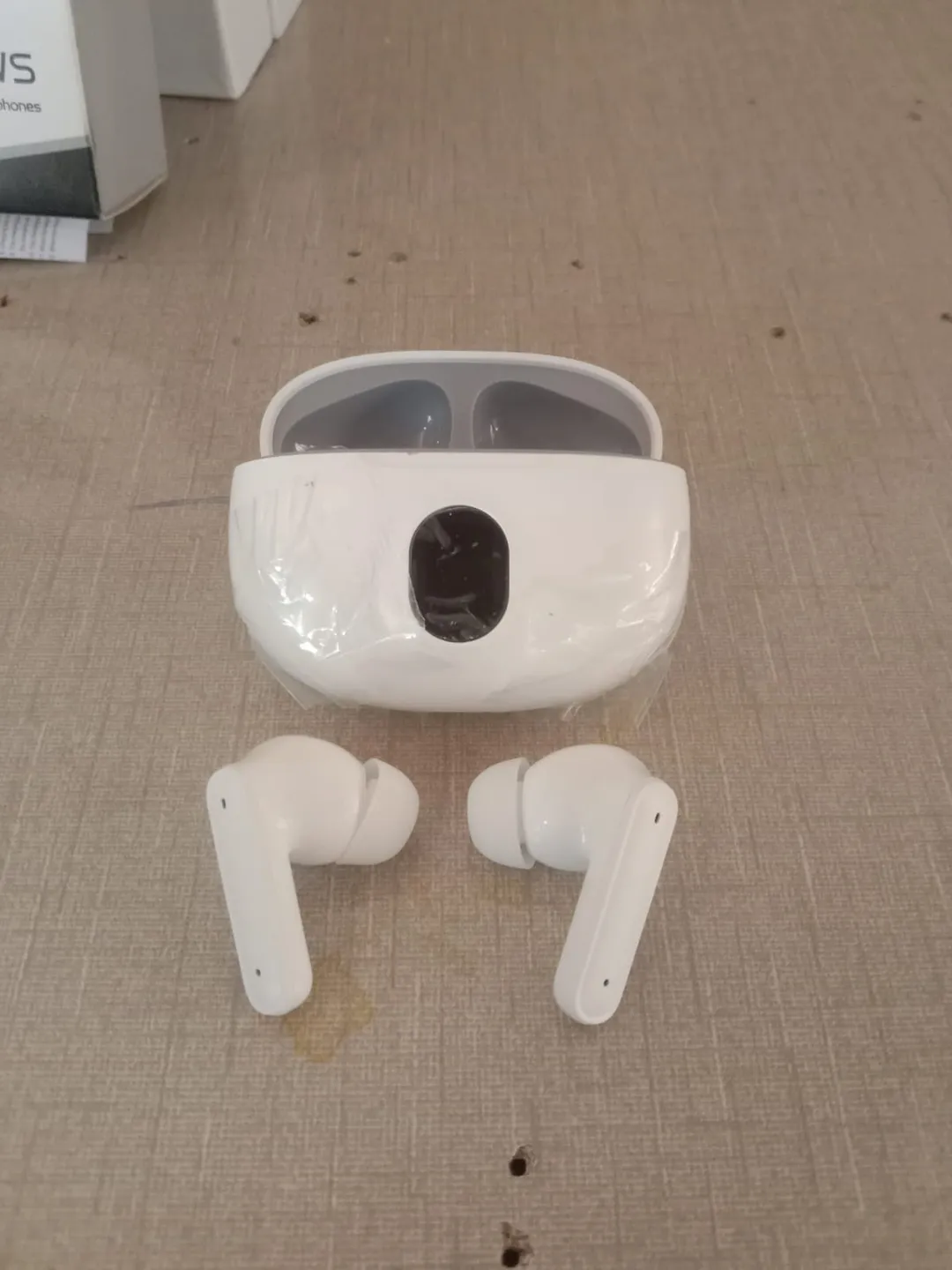 TWS Smart Sports Earbuds White Long Lasting Battery Fast Charge - Image 3